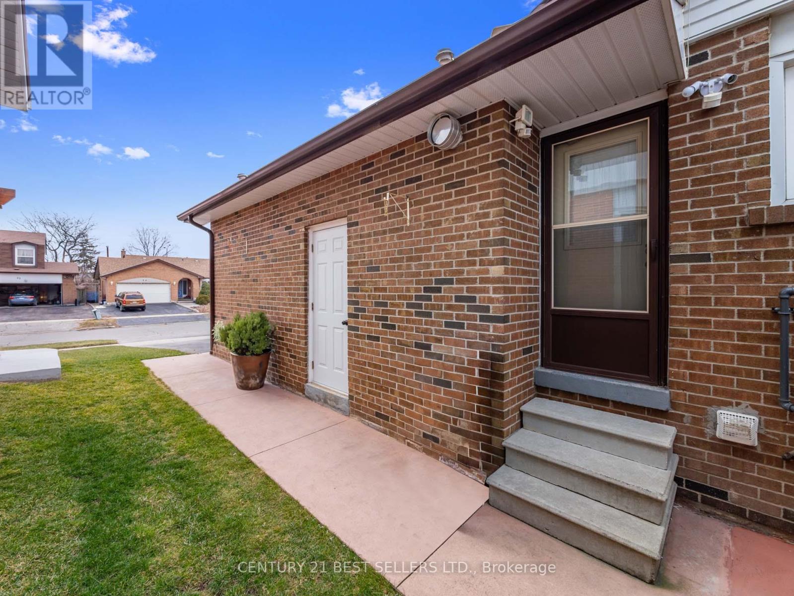 15 Blackthorn Lane, Brampton, Ontario  L6V 3K7 - Photo 23 - W12033032