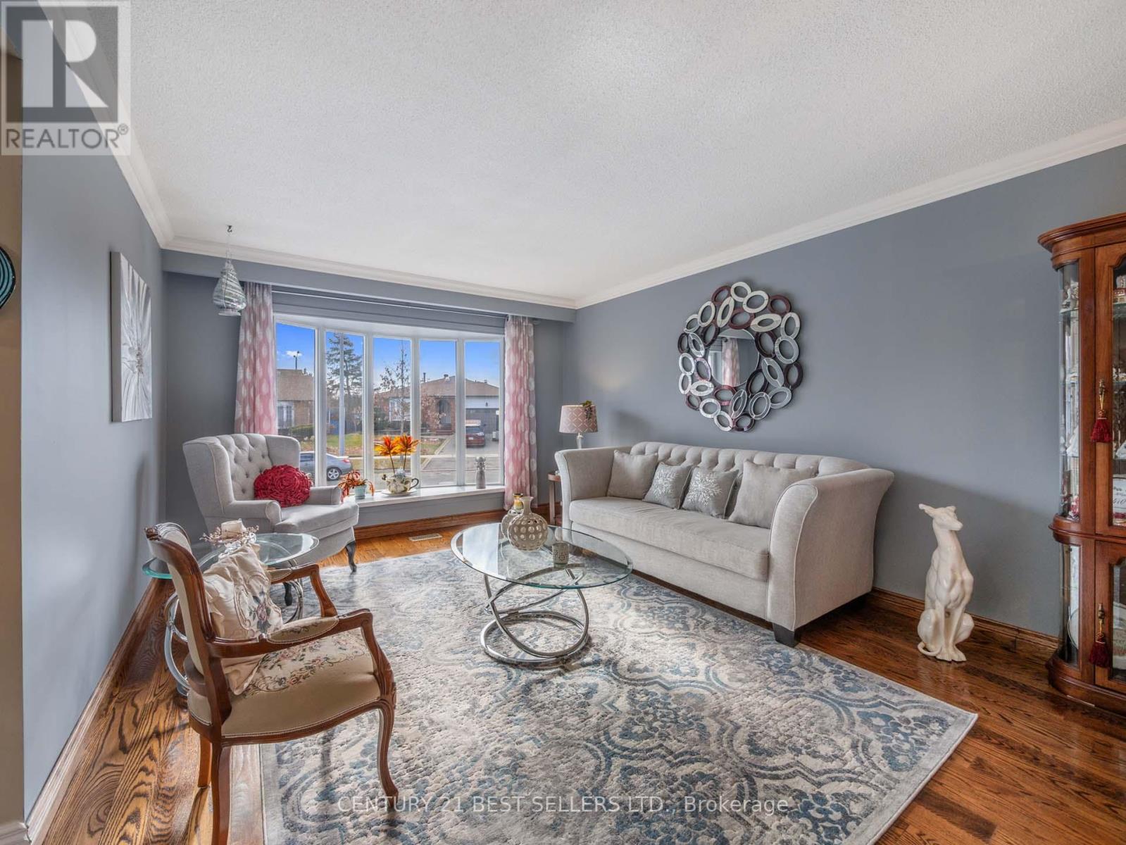 15 Blackthorn Lane, Brampton, Ontario  L6V 3K7 - Photo 5 - W12033032