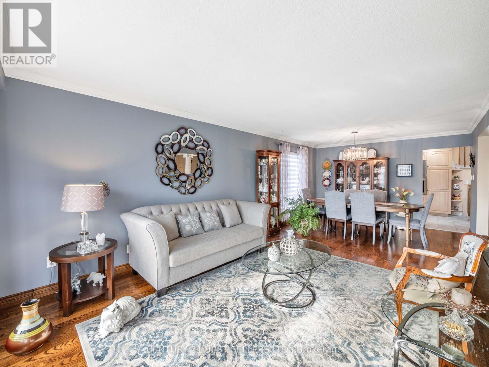 15 Blackthorn Lane, Brampton, Ontario  L6V 3K7 - Photo 6 - W12033032