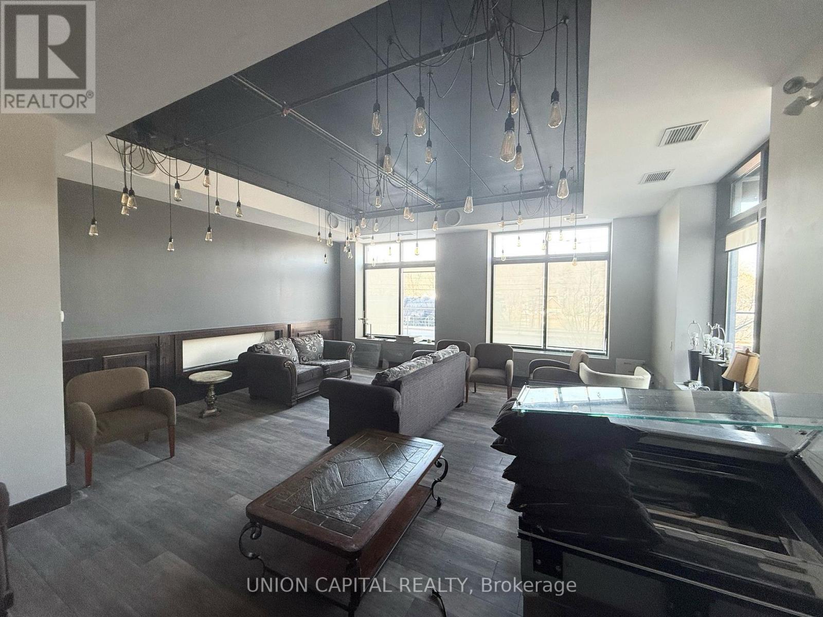 1 - 160 Macdonell Street, Guelph (Downtown), Ontario  N1H 0A9 - Photo 3 - X12033017