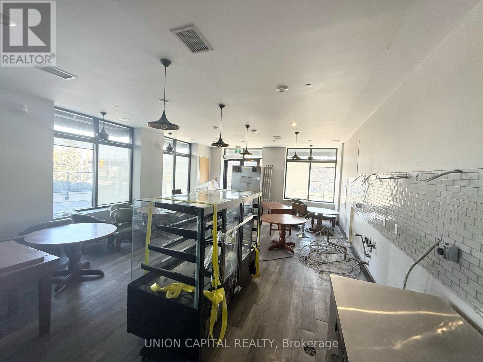 1 - 160 Macdonell Street, Guelph (Downtown), Ontario  N1H 0A9 - Photo 6 - X12033017
