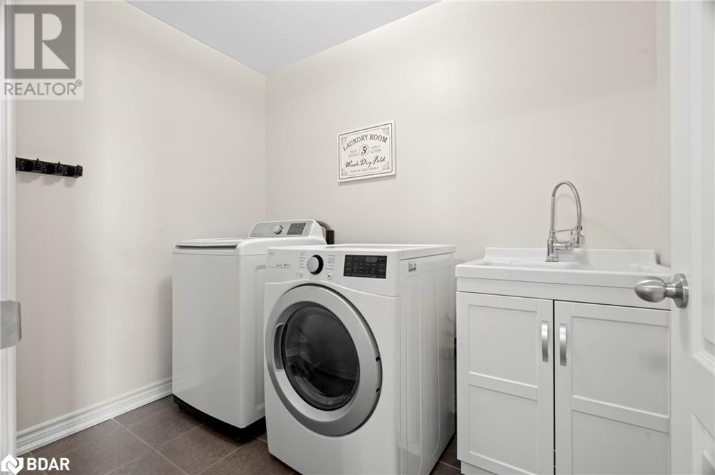 37 Decarolis Crescent, Essa, Ontario  L3W 0B2 - Photo 19 - 40707769
