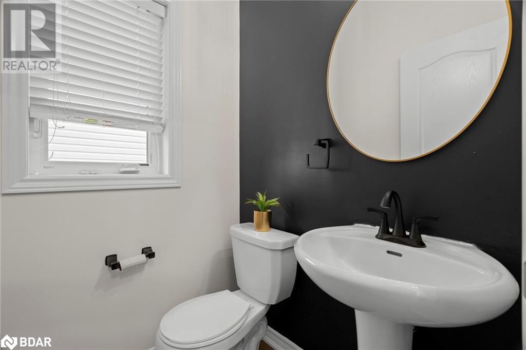 37 Decarolis Crescent, Essa, Ontario  L3W 0B2 - Photo 4 - 40707769