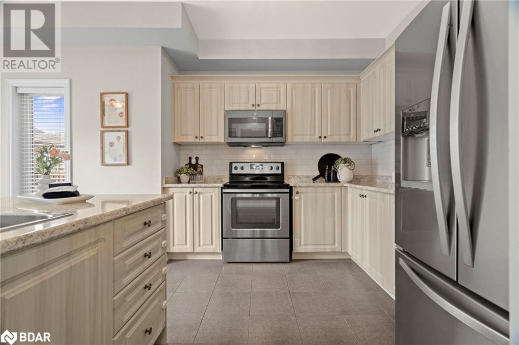 37 Decarolis Crescent, Essa, Ontario  L3W 0B2 - Photo 7 - 40707769