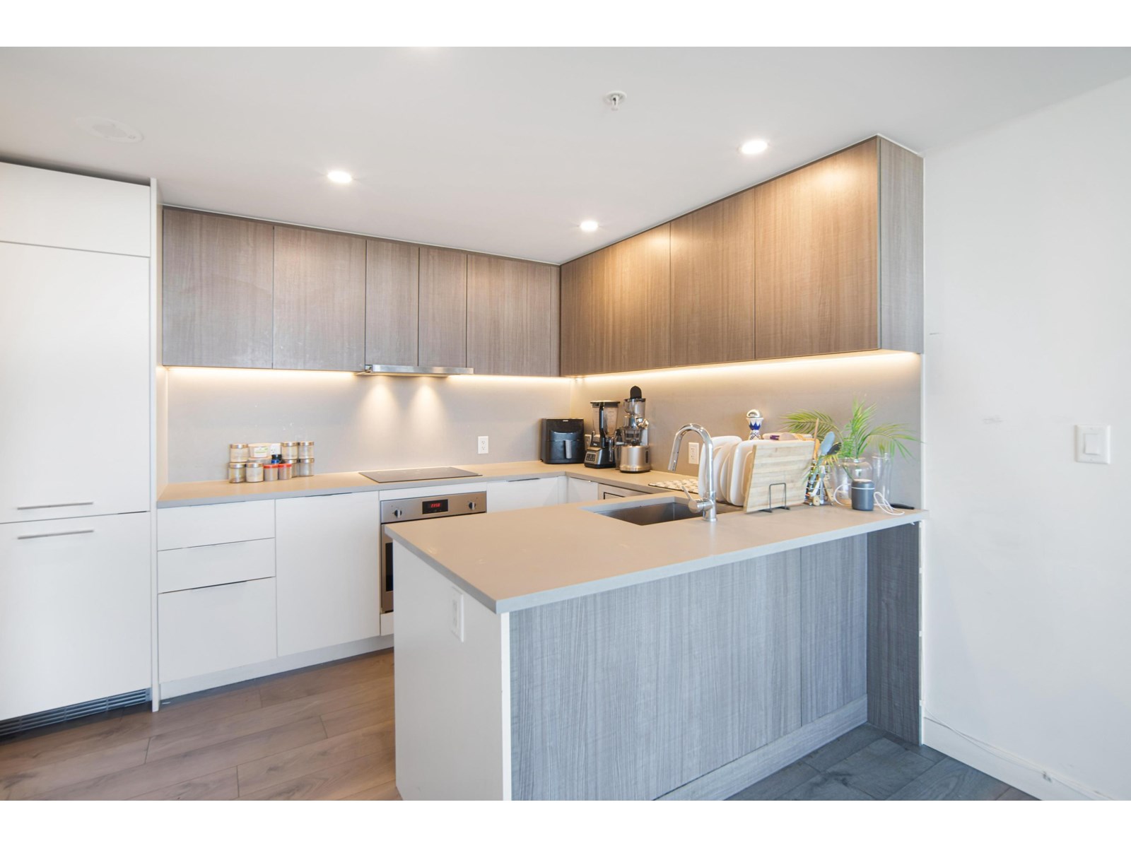 908 13318 104 Avenue, Surrey, British Columbia  V3T 0R2 - Photo 14 - R2975371
