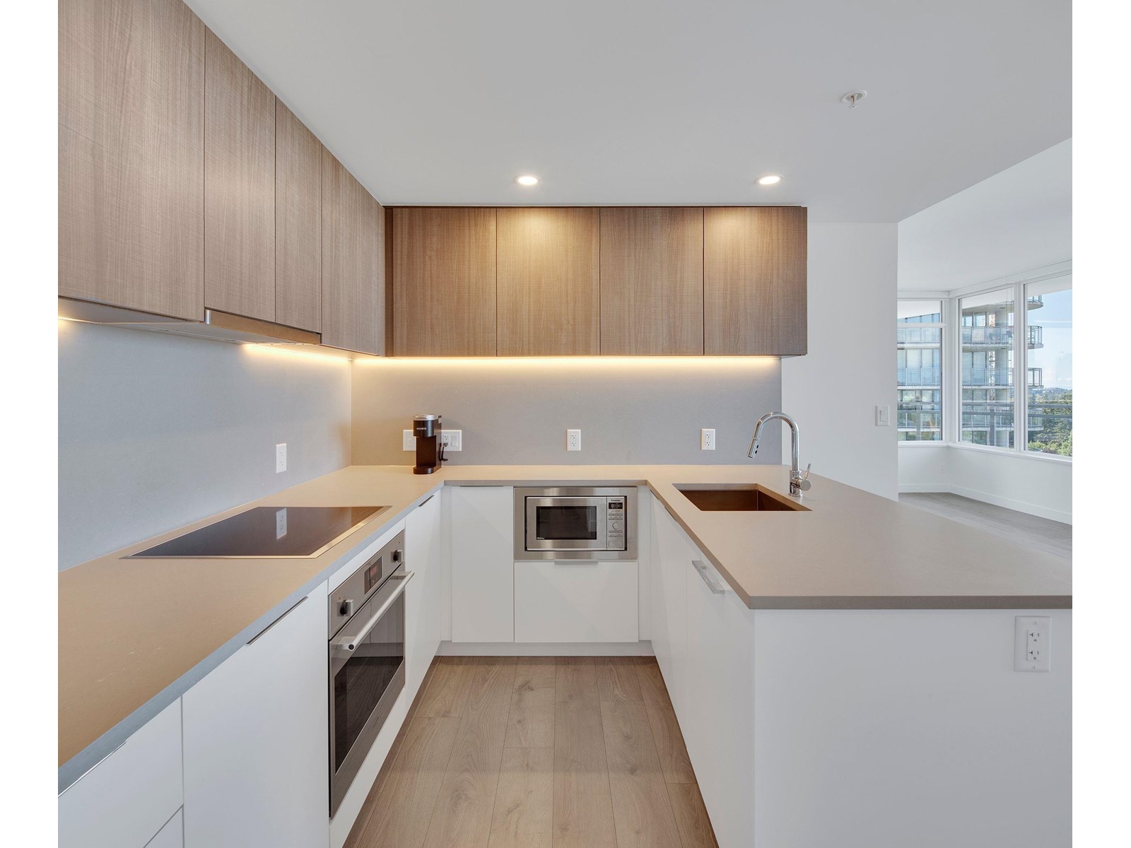 908 13318 104 Avenue, Surrey, British Columbia  V3T 0R2 - Photo 9 - R2975371
