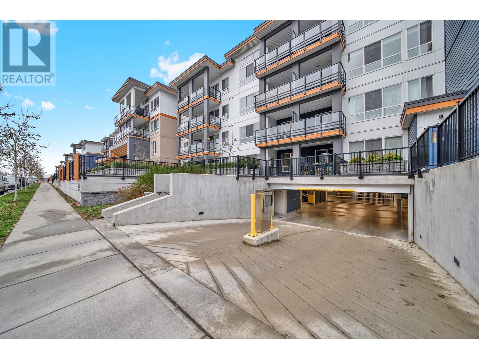 201 1792 Starling Drive, Tsawwassen, British Columbia  V4M 0E4 - Photo 2 - R2972050