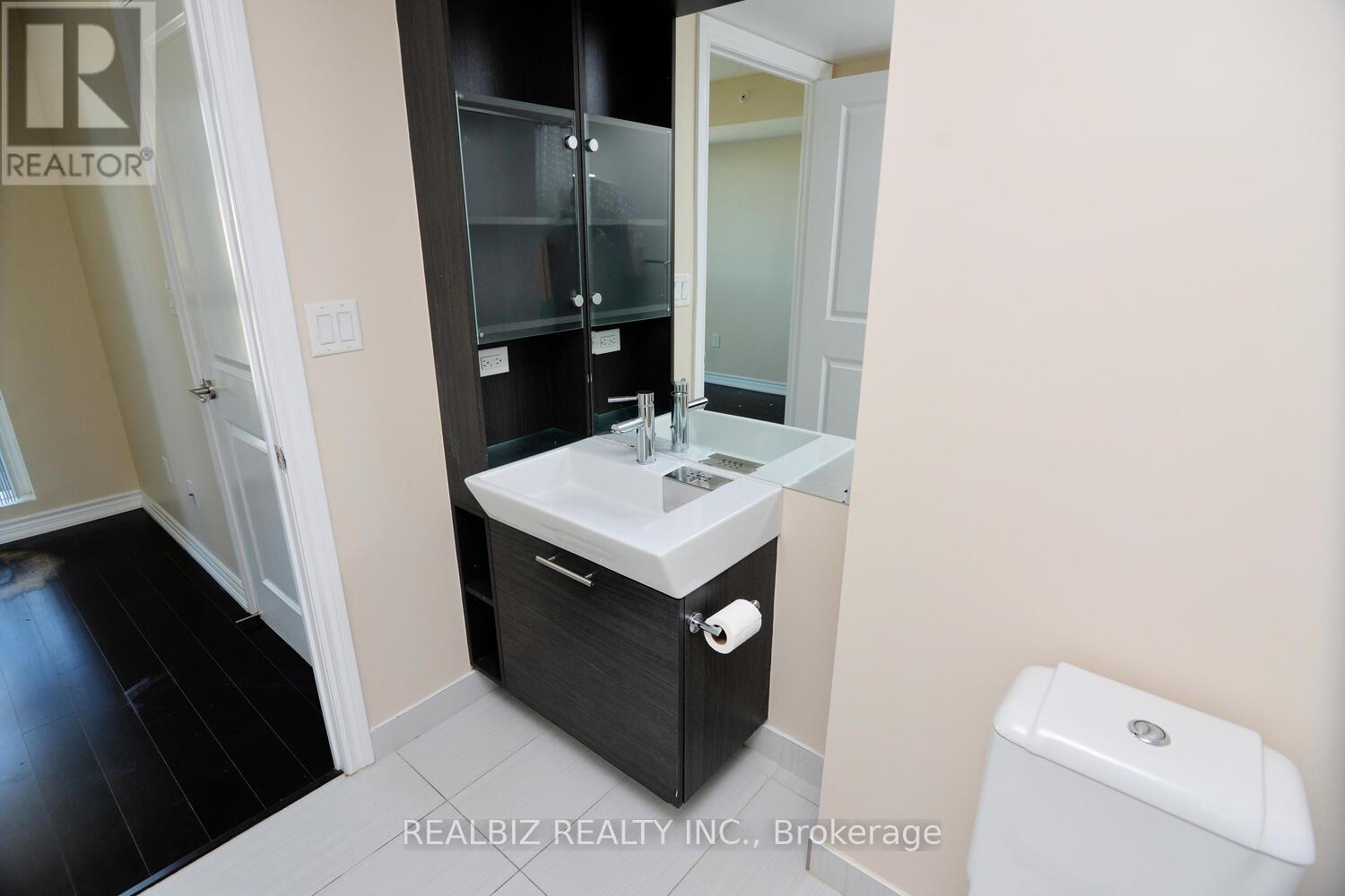 1516 - 386 Yonge Street, Toronto, Ontario  M5B 0A5 - Photo 11 - C12009262