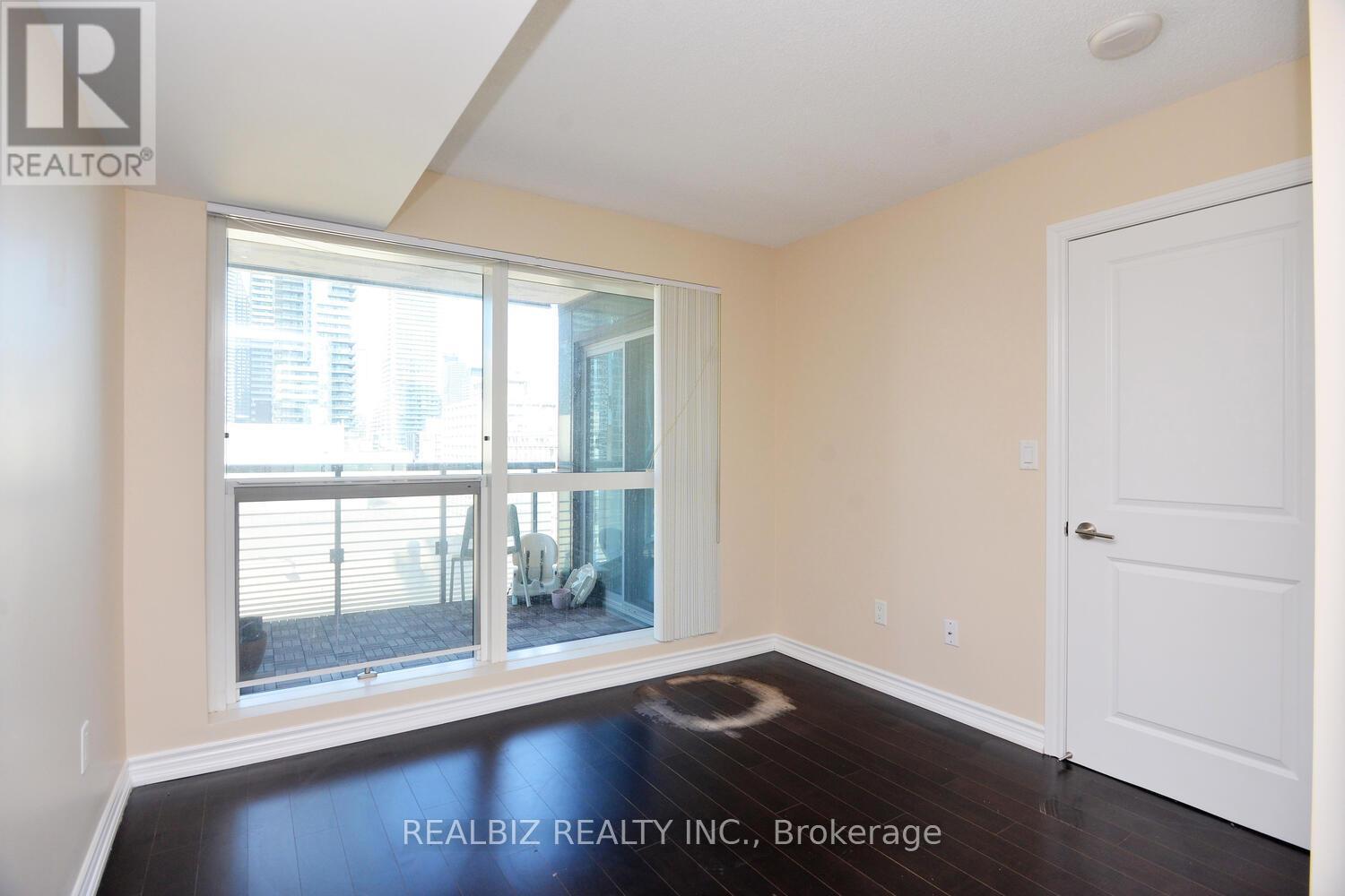 1516 - 386 Yonge Street, Toronto, Ontario  M5B 0A5 - Photo 17 - C12009262