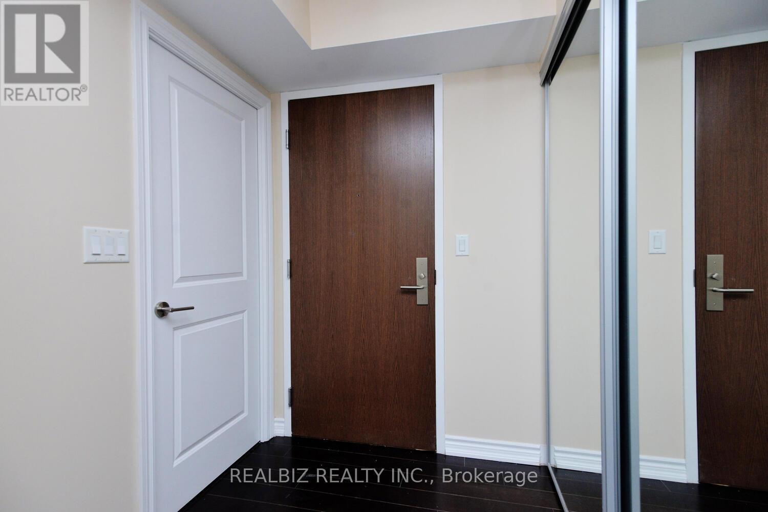 1516 - 386 Yonge Street, Toronto, Ontario  M5B 0A5 - Photo 31 - C12009262