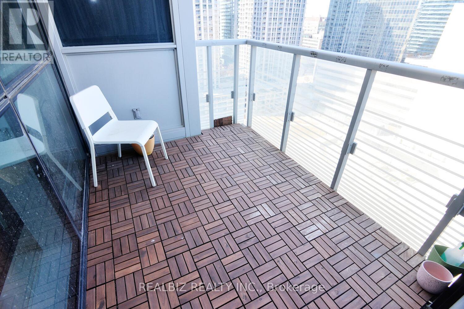 1516 - 386 Yonge Street, Toronto, Ontario  M5B 0A5 - Photo 8 - C12009262