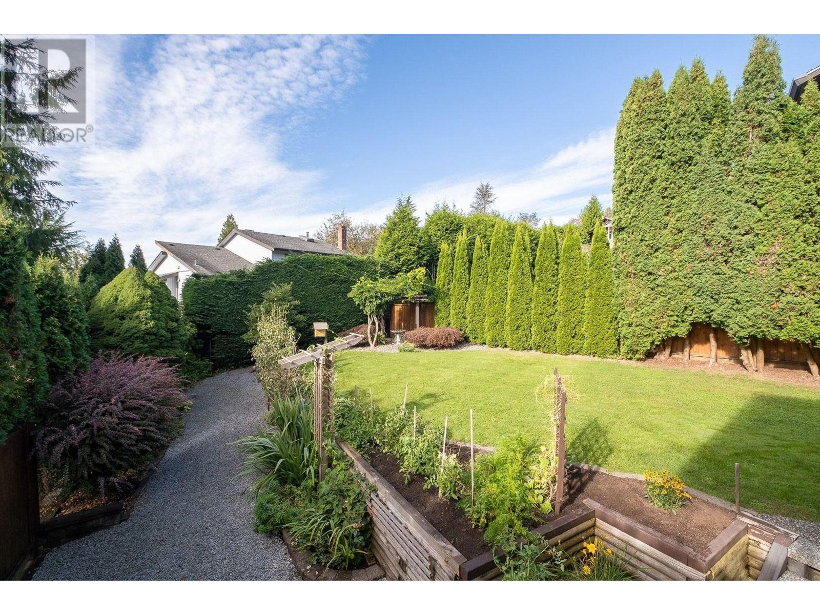 1410 Lansdowne Drive, Coquitlam, British Columbia  V3E 1Y4 - Photo 11 - R2979108