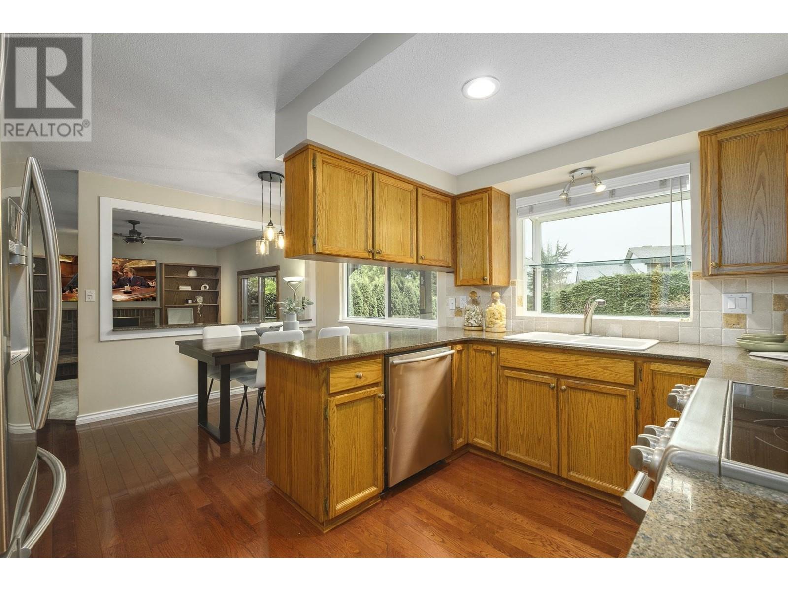 1410 Lansdowne Drive, Coquitlam, British Columbia  V3E 1Y4 - Photo 25 - R2979108
