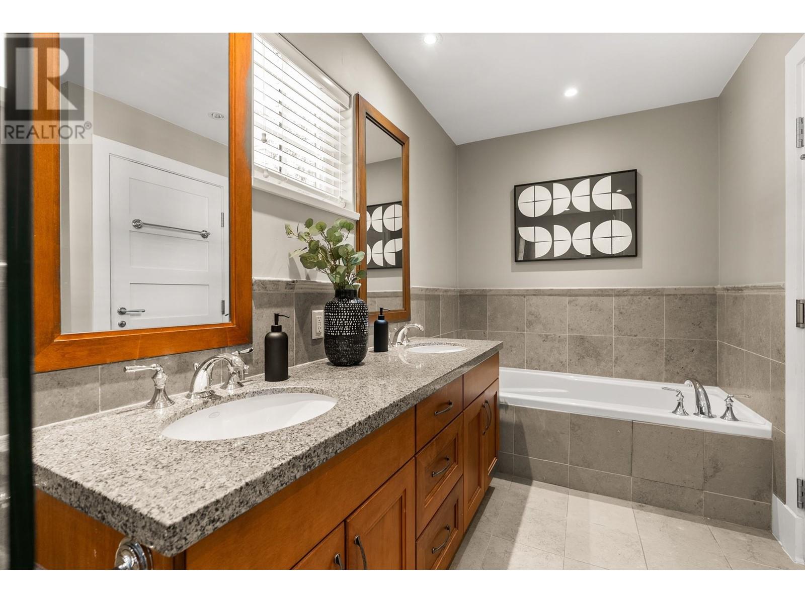 2119 Gordon Avenue, West Vancouver, British Columbia  V7V 1W1 - Photo 22 - R2979561