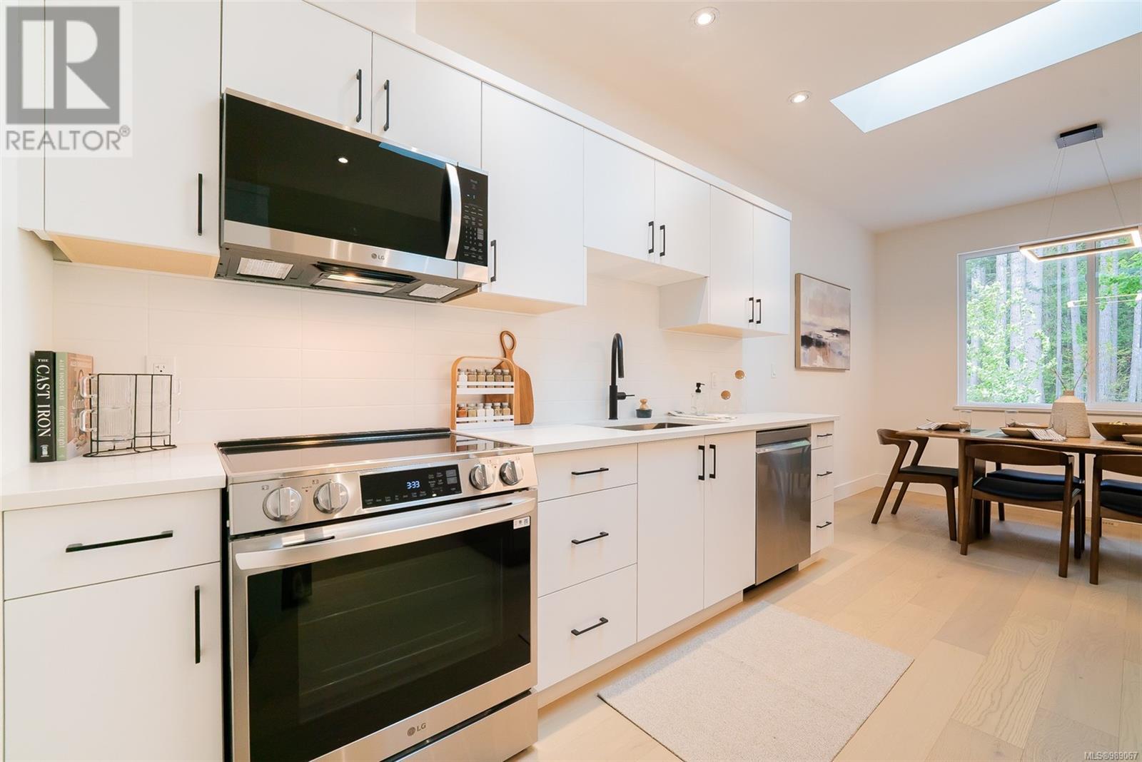 Property at 103 Bald Eagle Cres image 3
