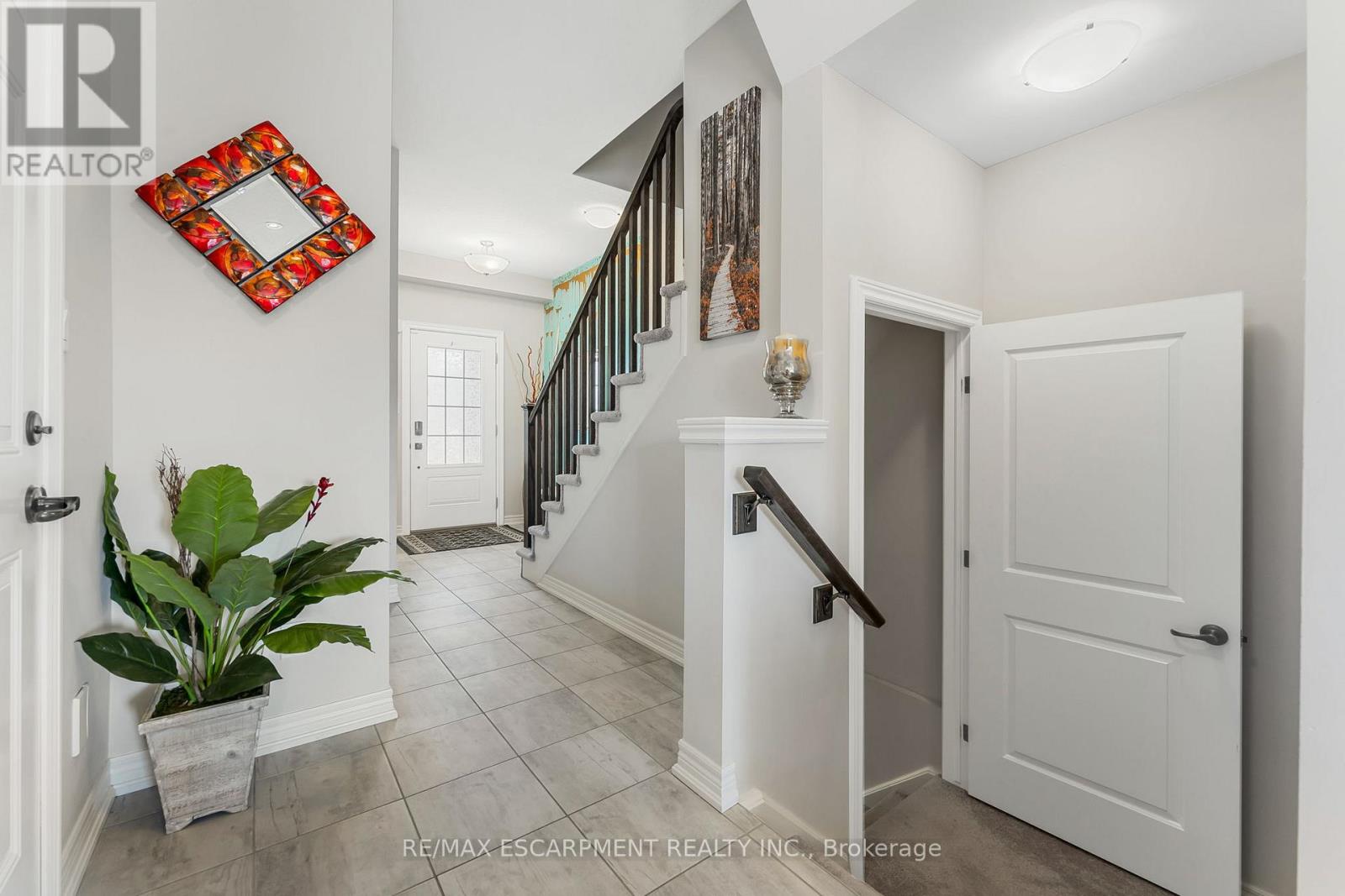 72 Severino Circle, West Lincoln (Smithville), Ontario  L0R 2A0 - Photo 5 - X12033044