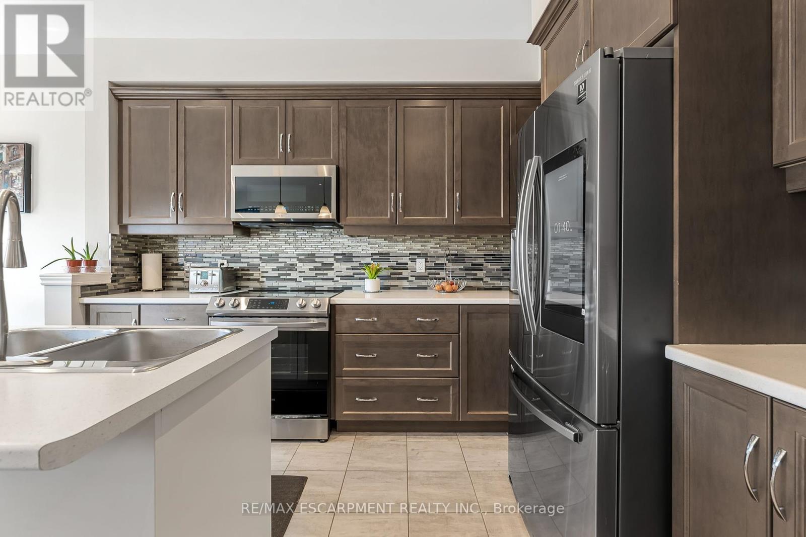 72 Severino Circle, West Lincoln (Smithville), Ontario  L0R 2A0 - Photo 6 - X12033044