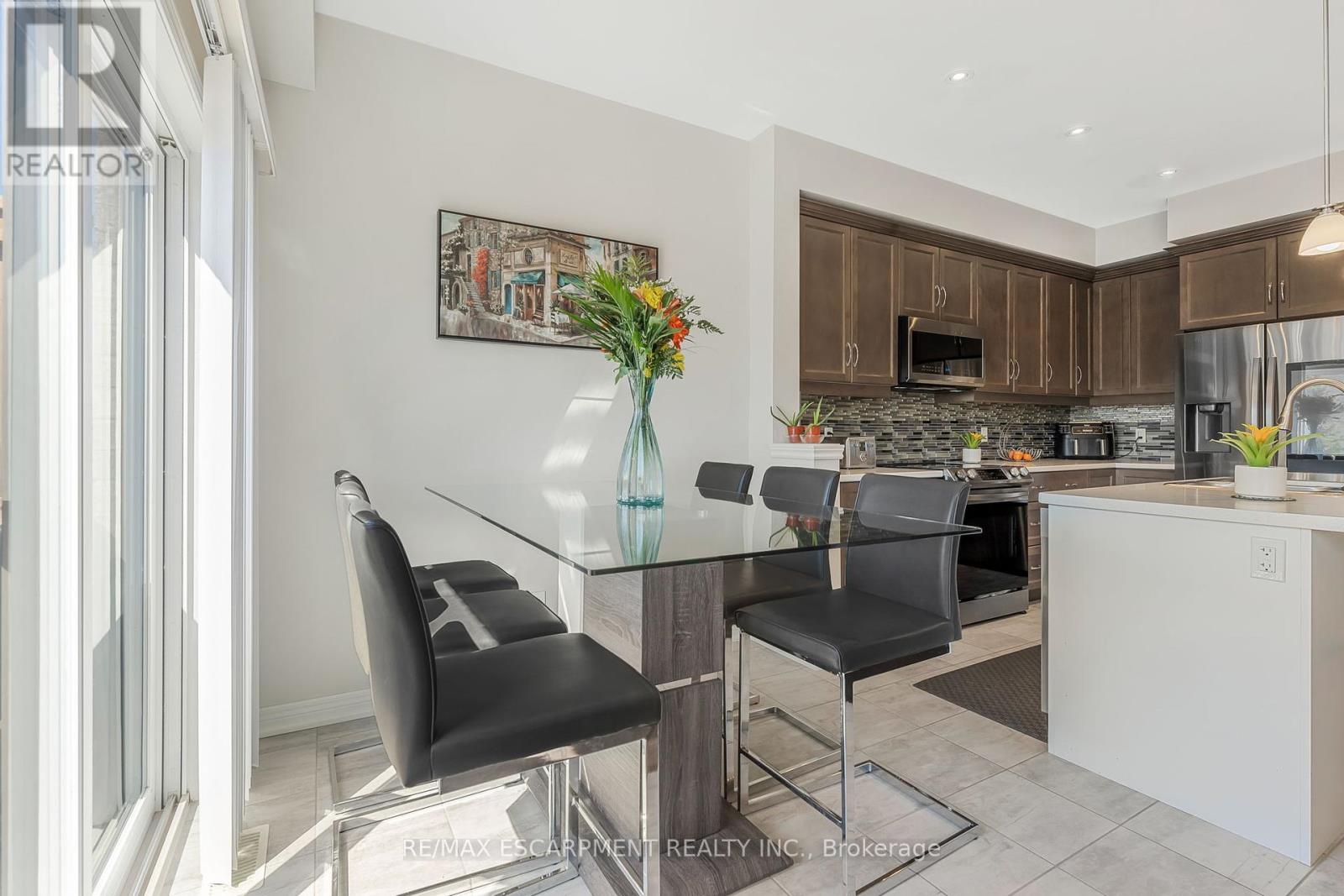 72 Severino Circle, West Lincoln (Smithville), Ontario  L0R 2A0 - Photo 9 - X12033044