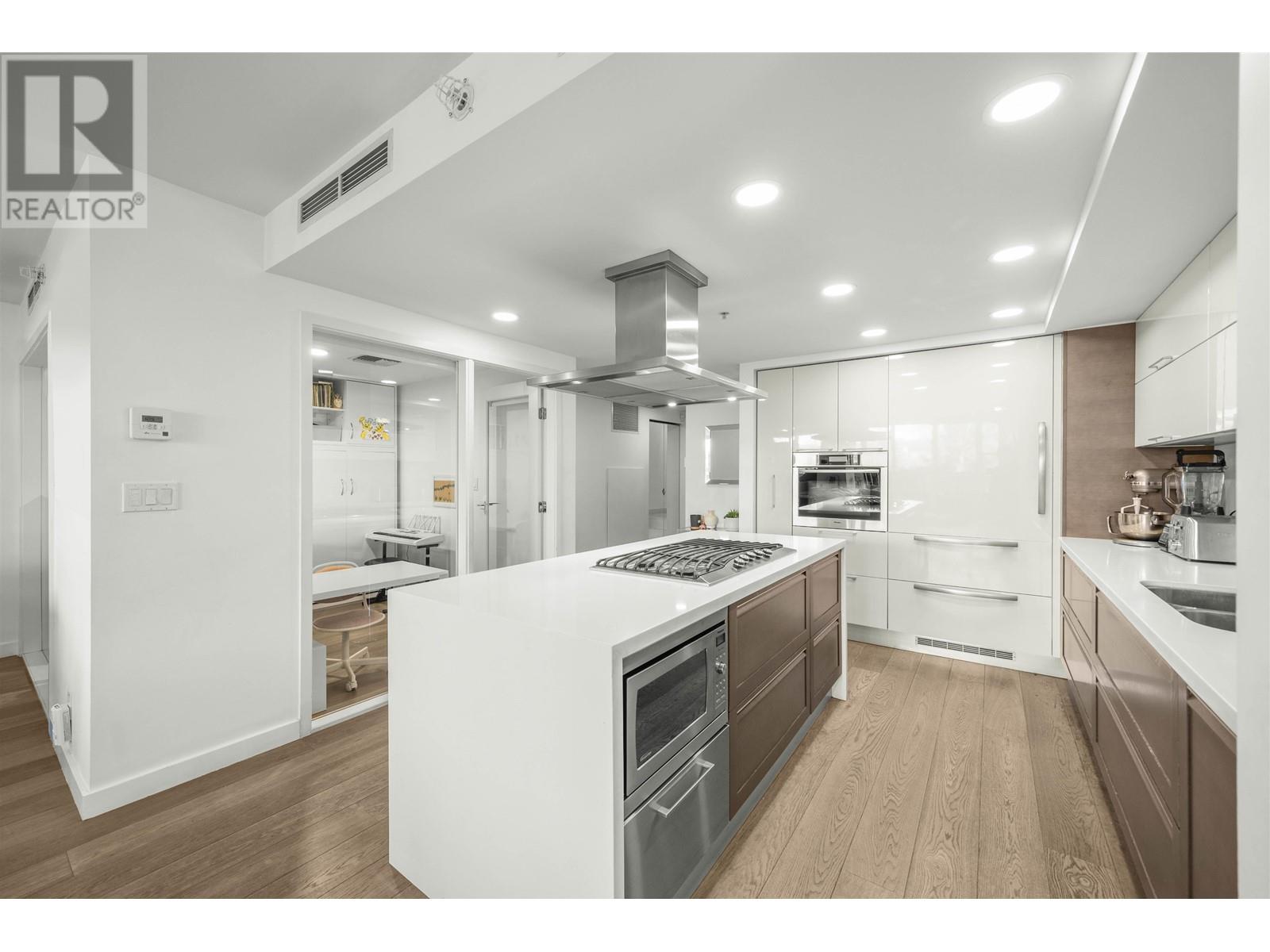 Listing Picture 10 of 40 : 106 8 SMITHE MEWS, Vancouver / 溫哥華 - 魯藝地產 Yvonne Lu Group - MLS Medallion Club Member
