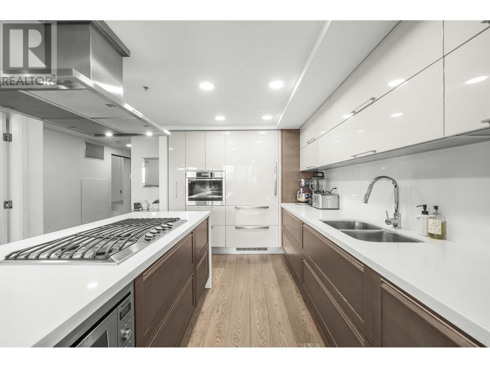 Listing Picture 13 of 40 : 106 8 SMITHE MEWS, Vancouver / 溫哥華 - 魯藝地產 Yvonne Lu Group - MLS Medallion Club Member
