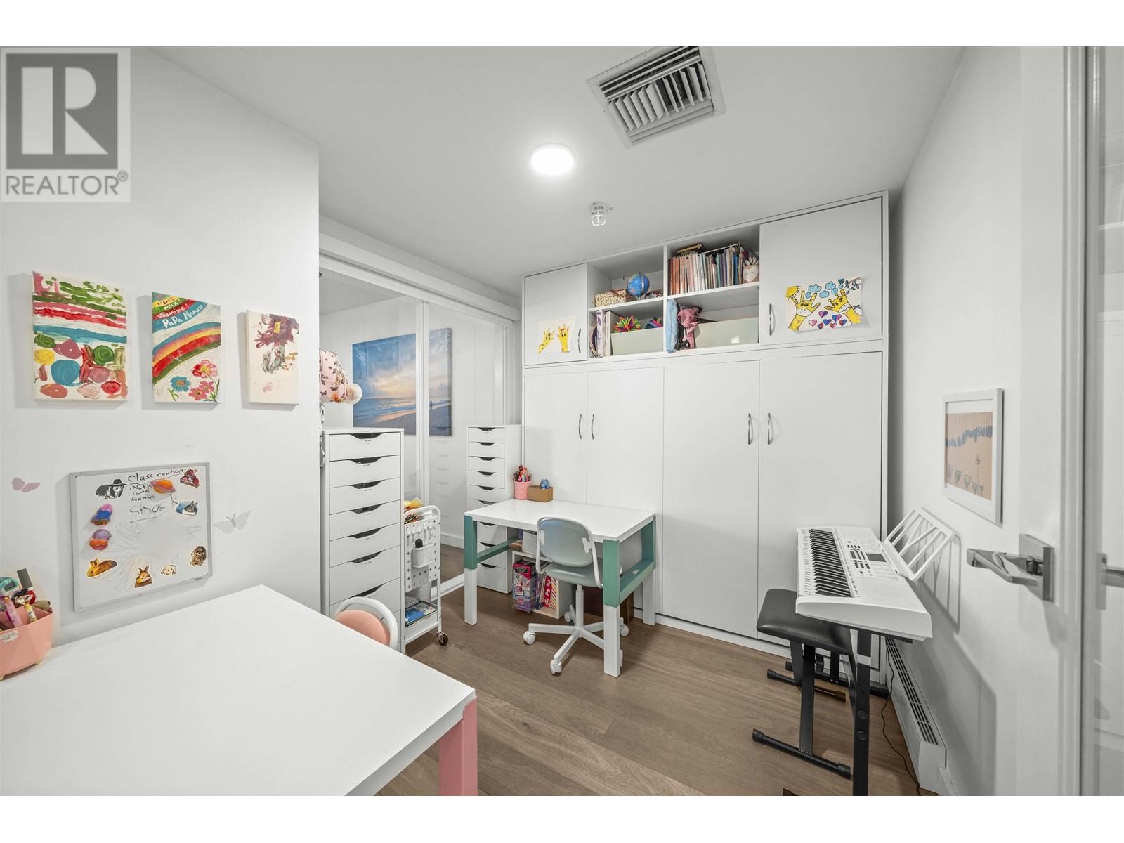 Listing Picture 16 of 40 : 106 8 SMITHE MEWS, Vancouver / 溫哥華 - 魯藝地產 Yvonne Lu Group - MLS Medallion Club Member