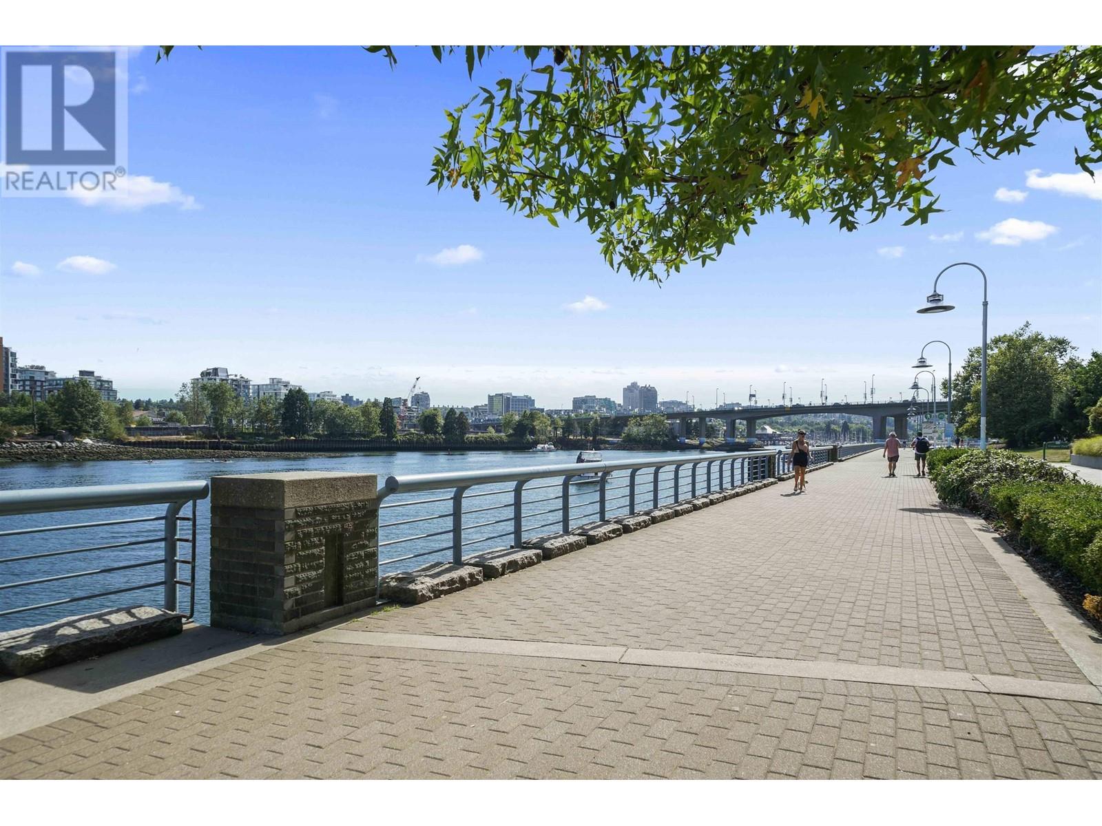 Listing Picture 37 of 40 : 106 8 SMITHE MEWS, Vancouver / 溫哥華 - 魯藝地產 Yvonne Lu Group - MLS Medallion Club Member