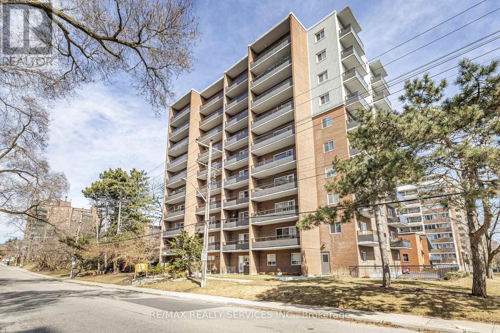 Property at 501 - 15 ELIZABETH STREET N image 2