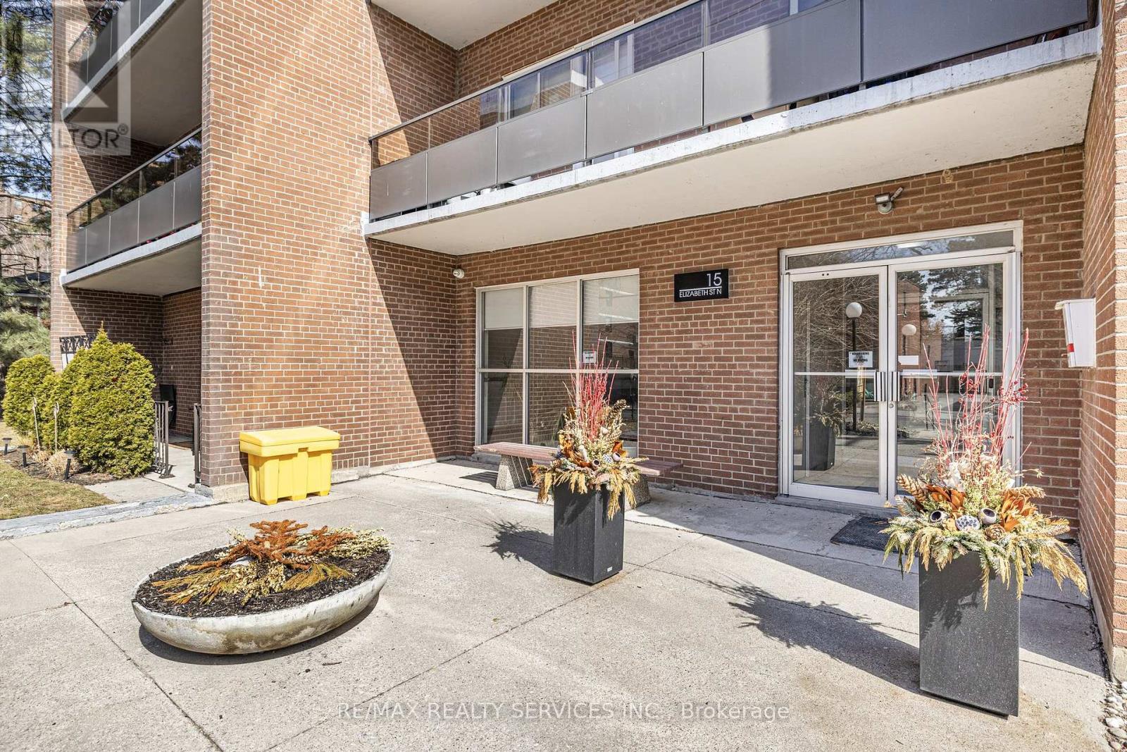 Property at 501 - 15 ELIZABETH STREET N image 3
