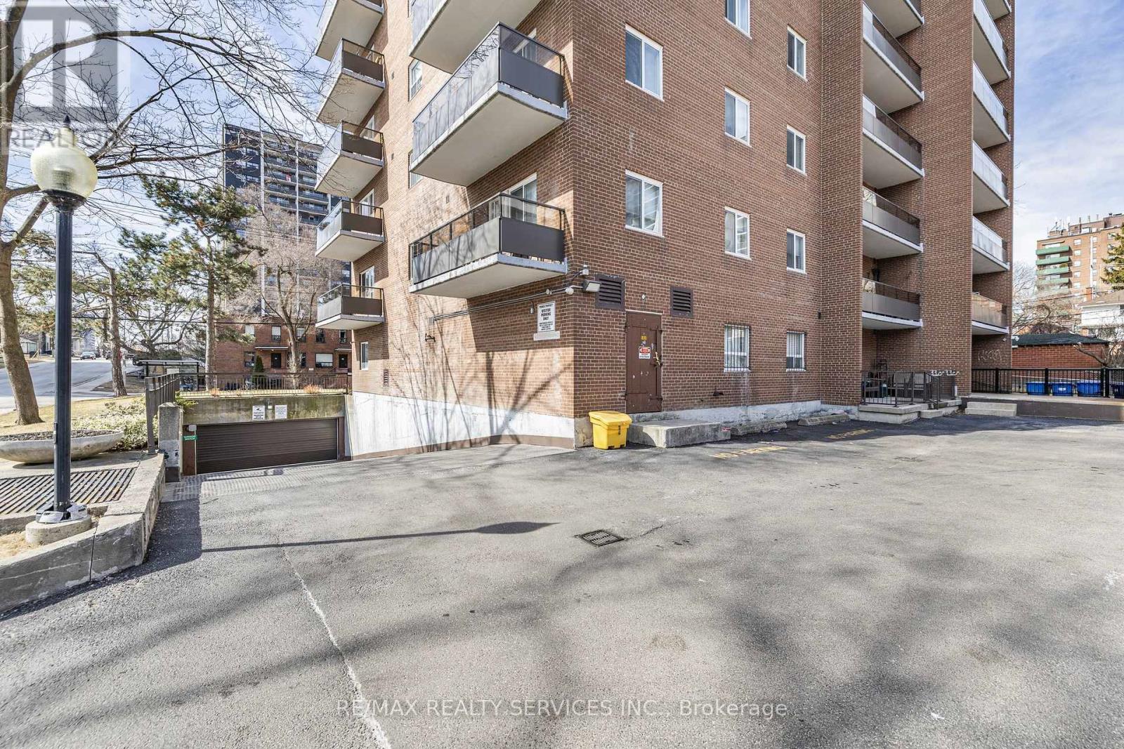 Property at 501 - 15 ELIZABETH STREET N image 4