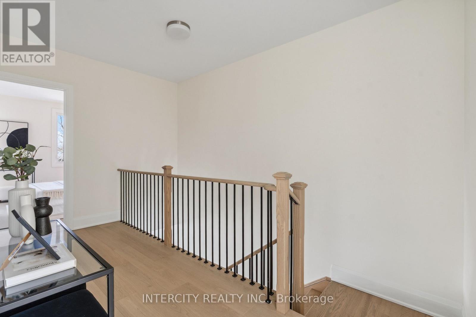 2282 Sovereign Street, Oakville, Ontario  L6L 0H9 - Photo 25 - W12033104