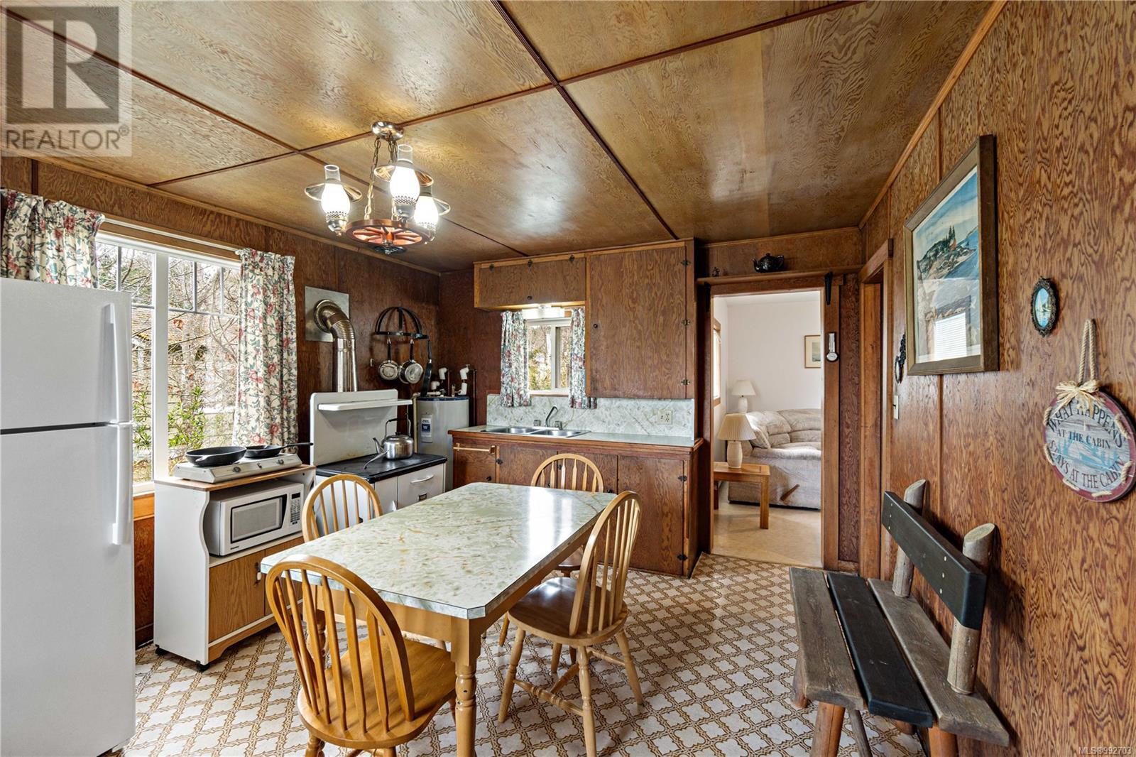 Property at 6100 Island Hwy W image 3