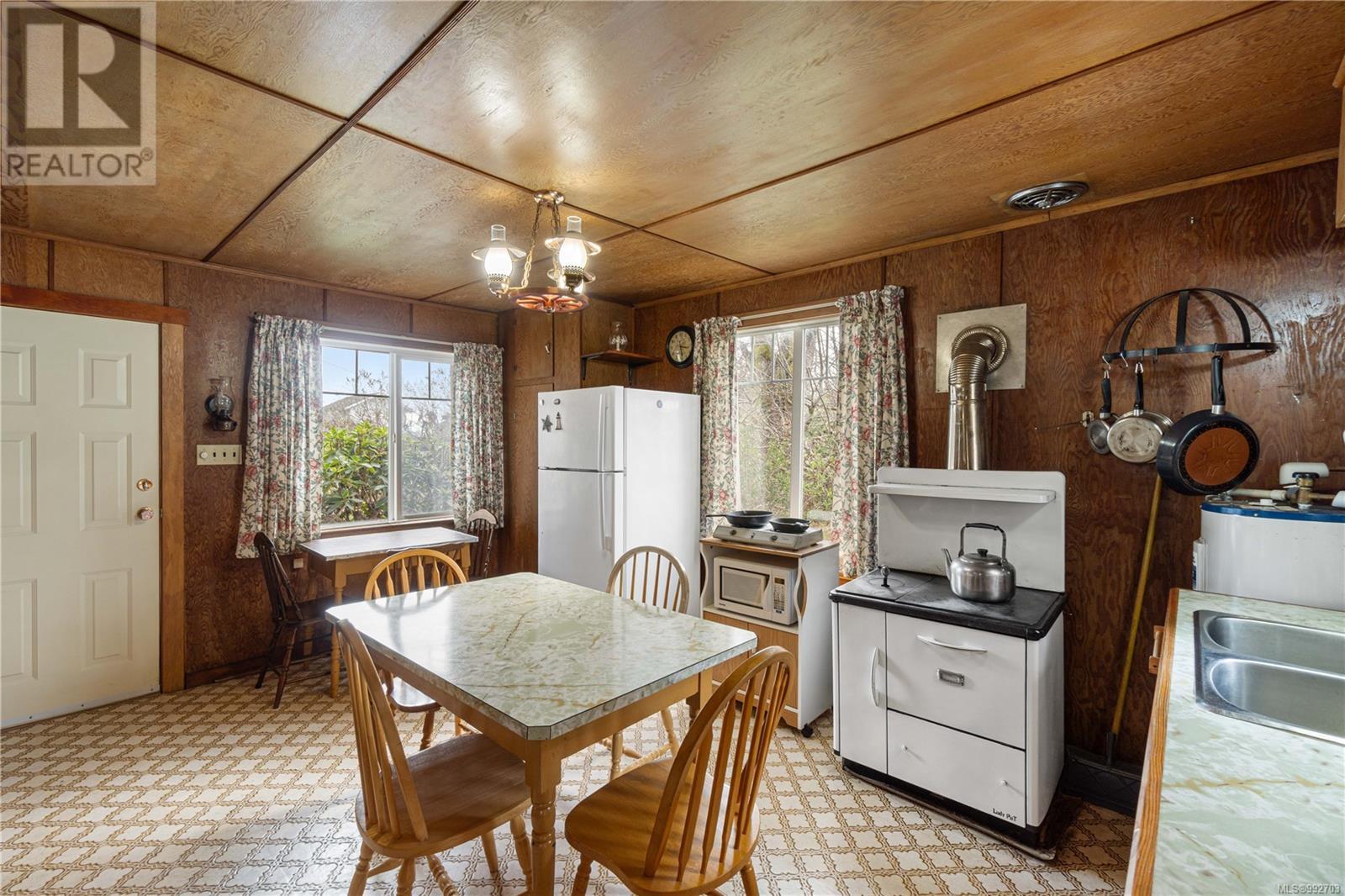 Property at 6100 Island Hwy W image 4