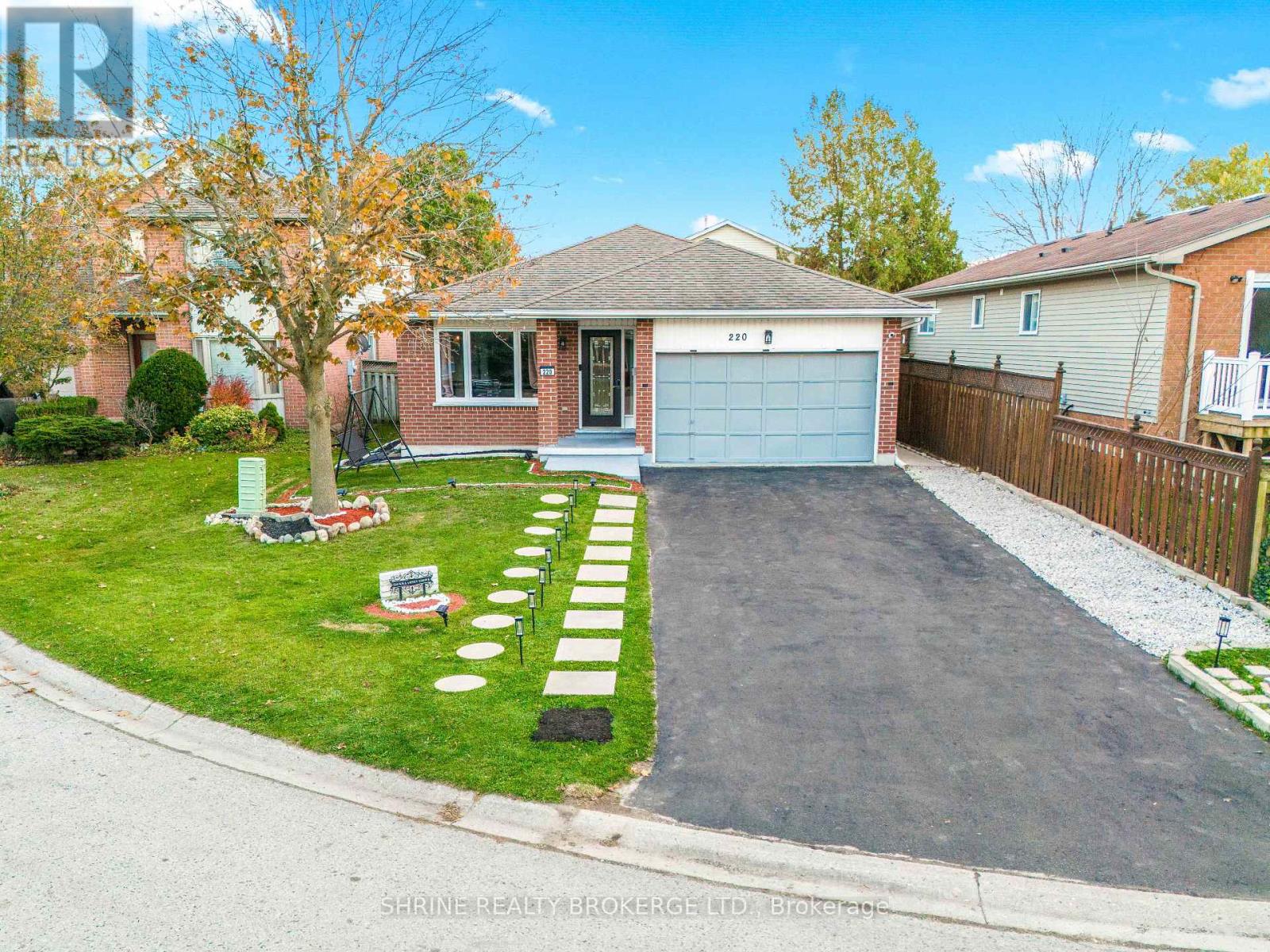 Property at 220 KILLARNEY GROVE image 4