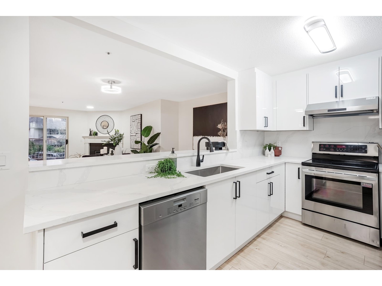 201 13870 70 Avenue, Surrey, British Columbia  V3W 0R9 - Photo 11 - R2974069