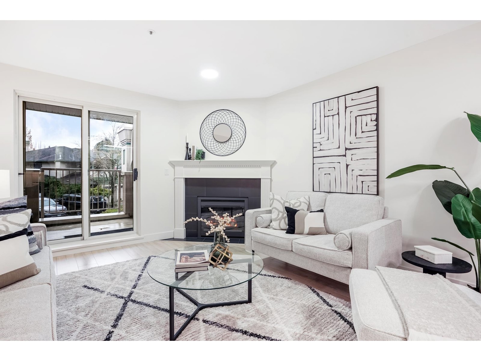 Property at 201 13870 70 AVENUE image 2