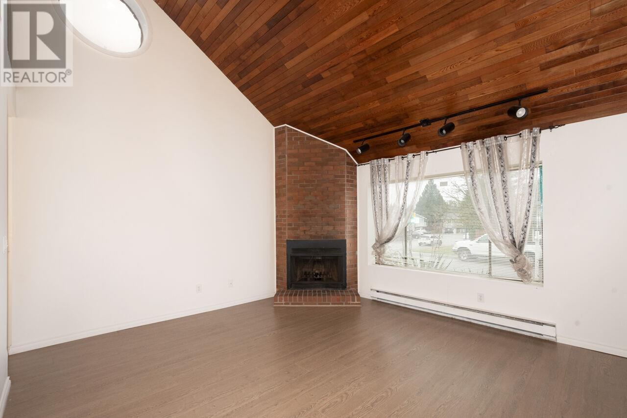 Property at 3167 GAMBIER AVENUE image 3