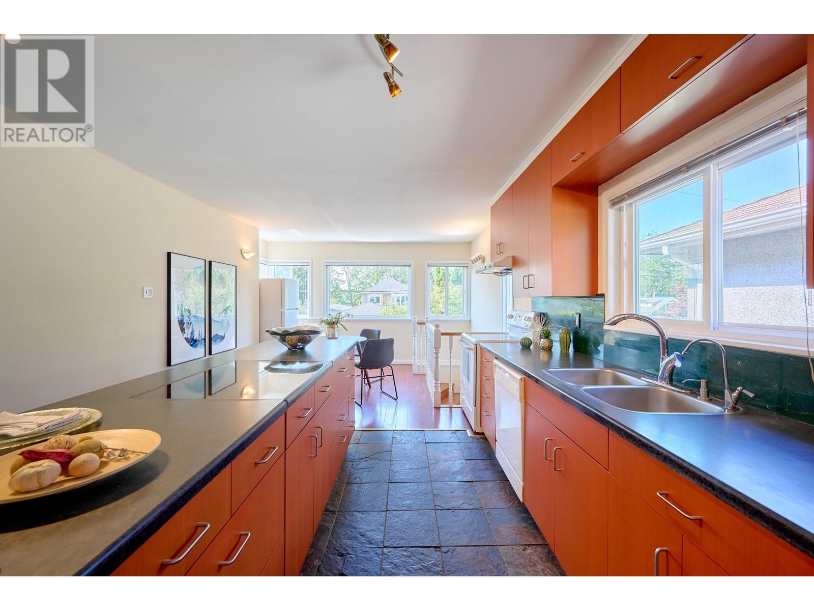 Listing Picture 6 of 24 : 866 W 59TH AVENUE, Vancouver / 溫哥華 - 魯藝地產 Yvonne Lu Group - MLS Medallion Club Member