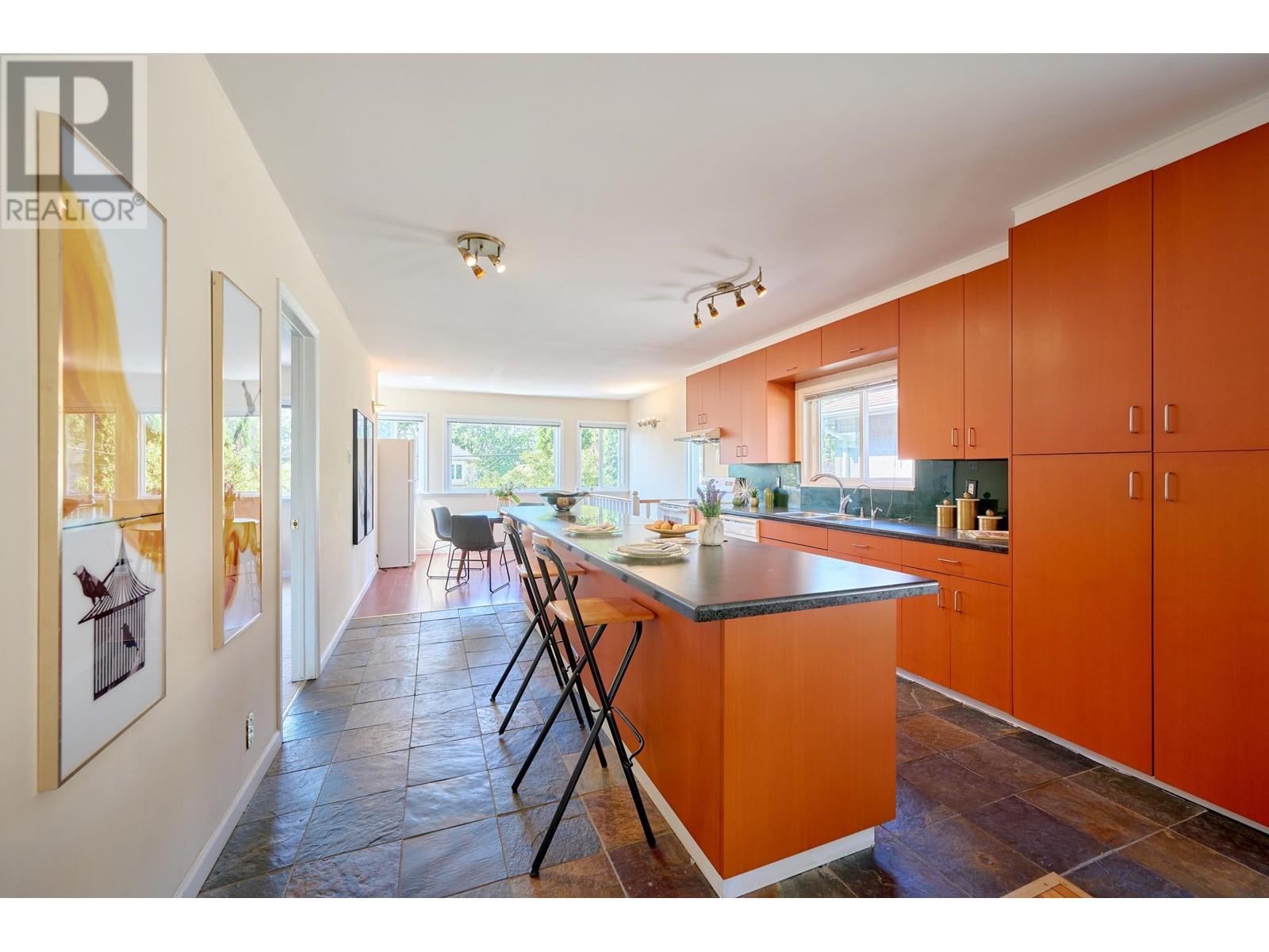 Listing Picture 5 of 24 : 866 W 59TH AVENUE, Vancouver / 溫哥華 - 魯藝地產 Yvonne Lu Group - MLS Medallion Club Member
