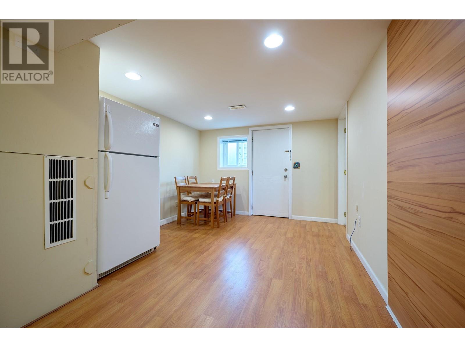 Listing Picture 20 of 24 : 866 W 59TH AVENUE, Vancouver / 溫哥華 - 魯藝地產 Yvonne Lu Group - MLS Medallion Club Member