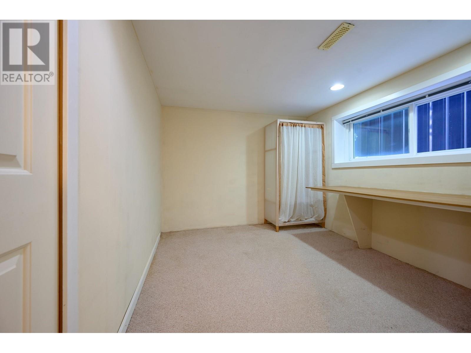 Listing Picture 22 of 24 : 866 W 59TH AVENUE, Vancouver / 溫哥華 - 魯藝地產 Yvonne Lu Group - MLS Medallion Club Member