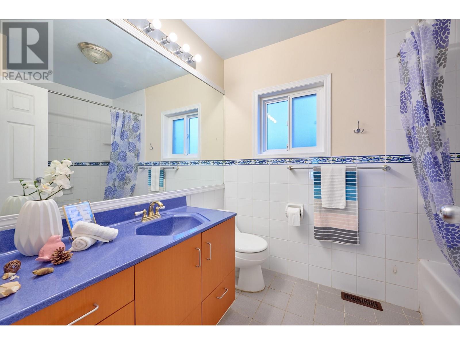 Listing Picture 13 of 24 : 866 W 59TH AVENUE, Vancouver / 溫哥華 - 魯藝地產 Yvonne Lu Group - MLS Medallion Club Member