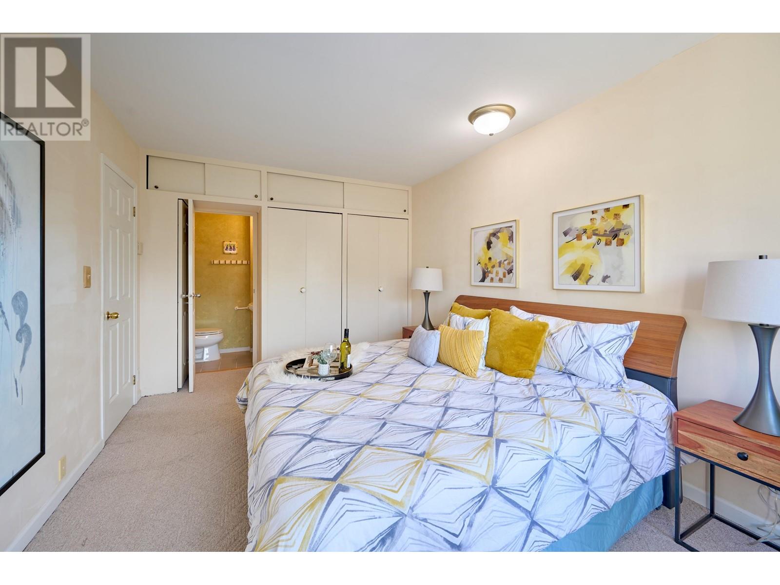 Listing Picture 11 of 24 : 866 W 59TH AVENUE, Vancouver / 溫哥華 - 魯藝地產 Yvonne Lu Group - MLS Medallion Club Member