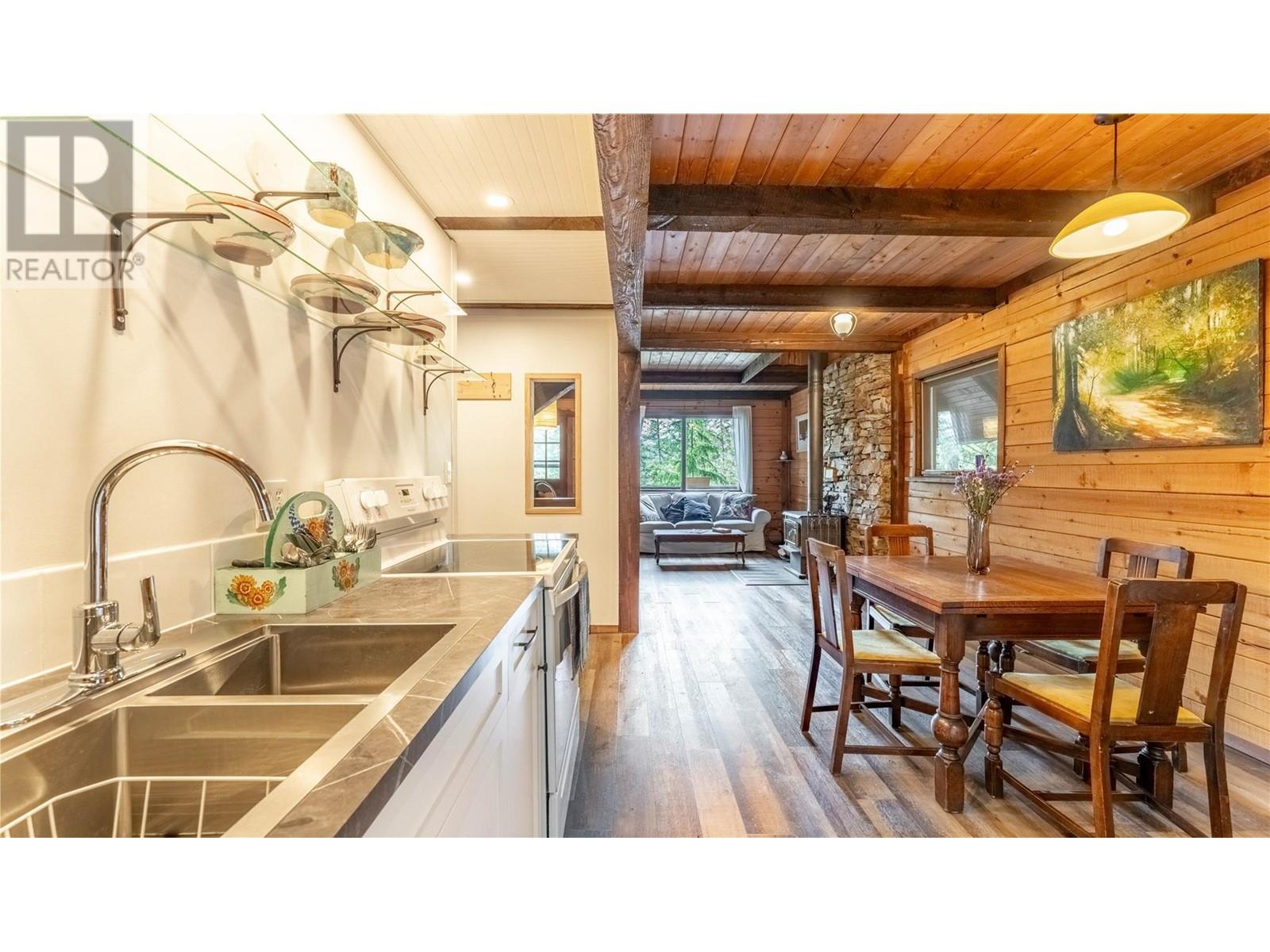 16253 Selkirk Road, Crawford Bay, British Columbia  V0B 1E0 - Photo 11 - 10339909