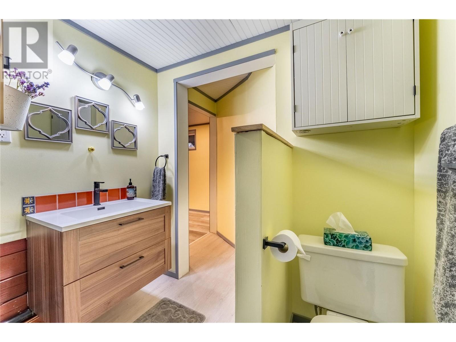 16253 Selkirk Road, Crawford Bay, British Columbia  V0B 1E0 - Photo 18 - 10339909