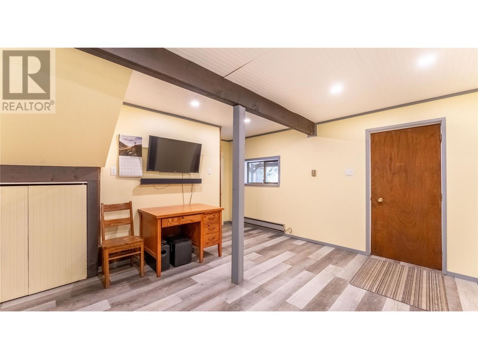 16253 Selkirk Road, Crawford Bay, British Columbia  V0B 1E0 - Photo 19 - 10339909