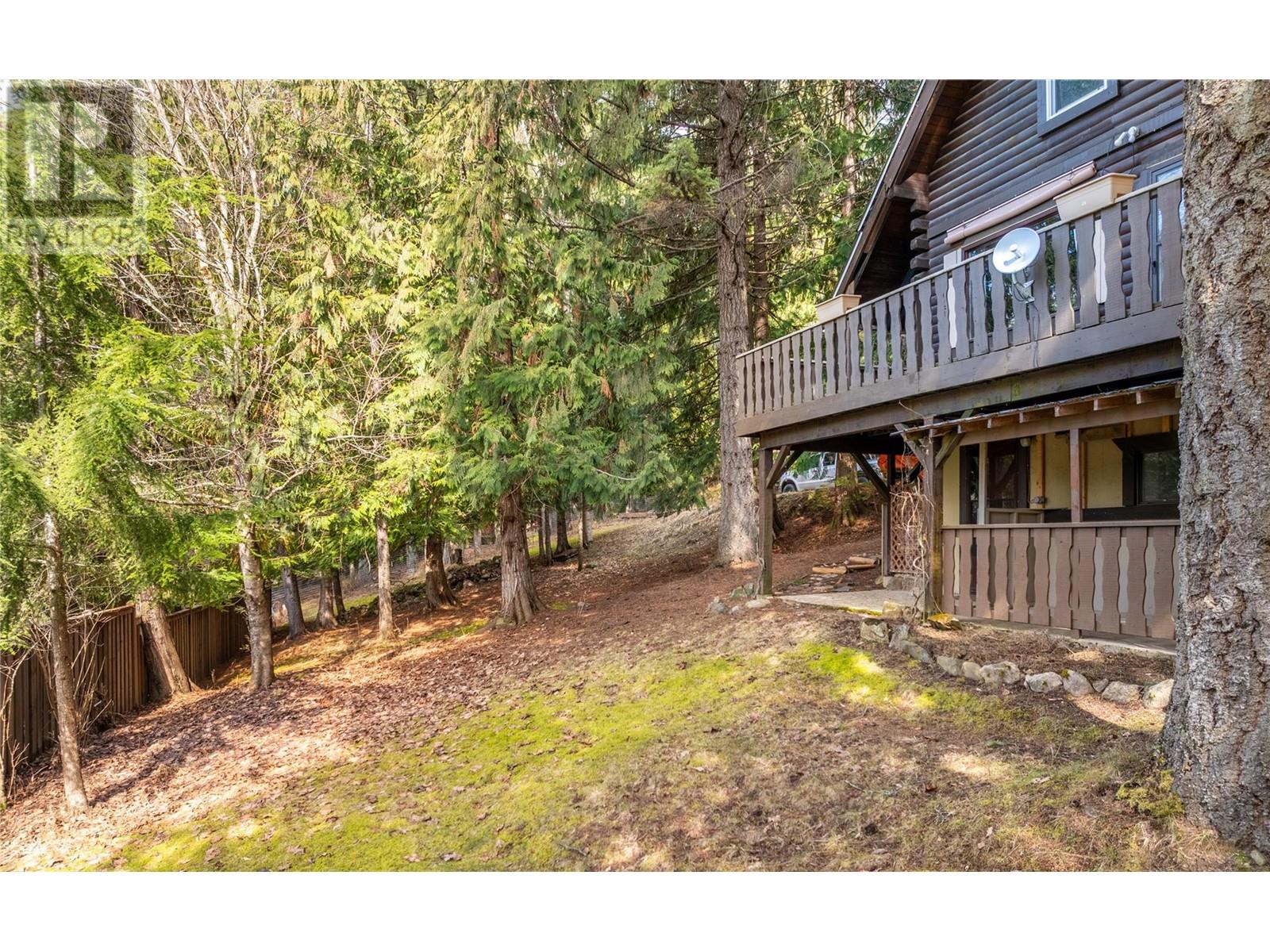 16253 Selkirk Road, Crawford Bay, British Columbia  V0B 1E0 - Photo 3 - 10339909