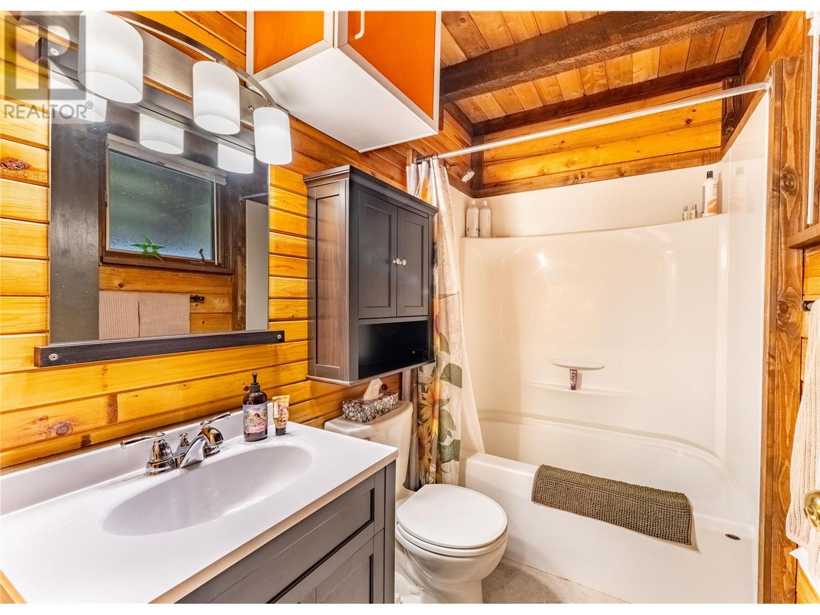 16253 Selkirk Road, Crawford Bay, British Columbia  V0B 1E0 - Photo 8 - 10339909