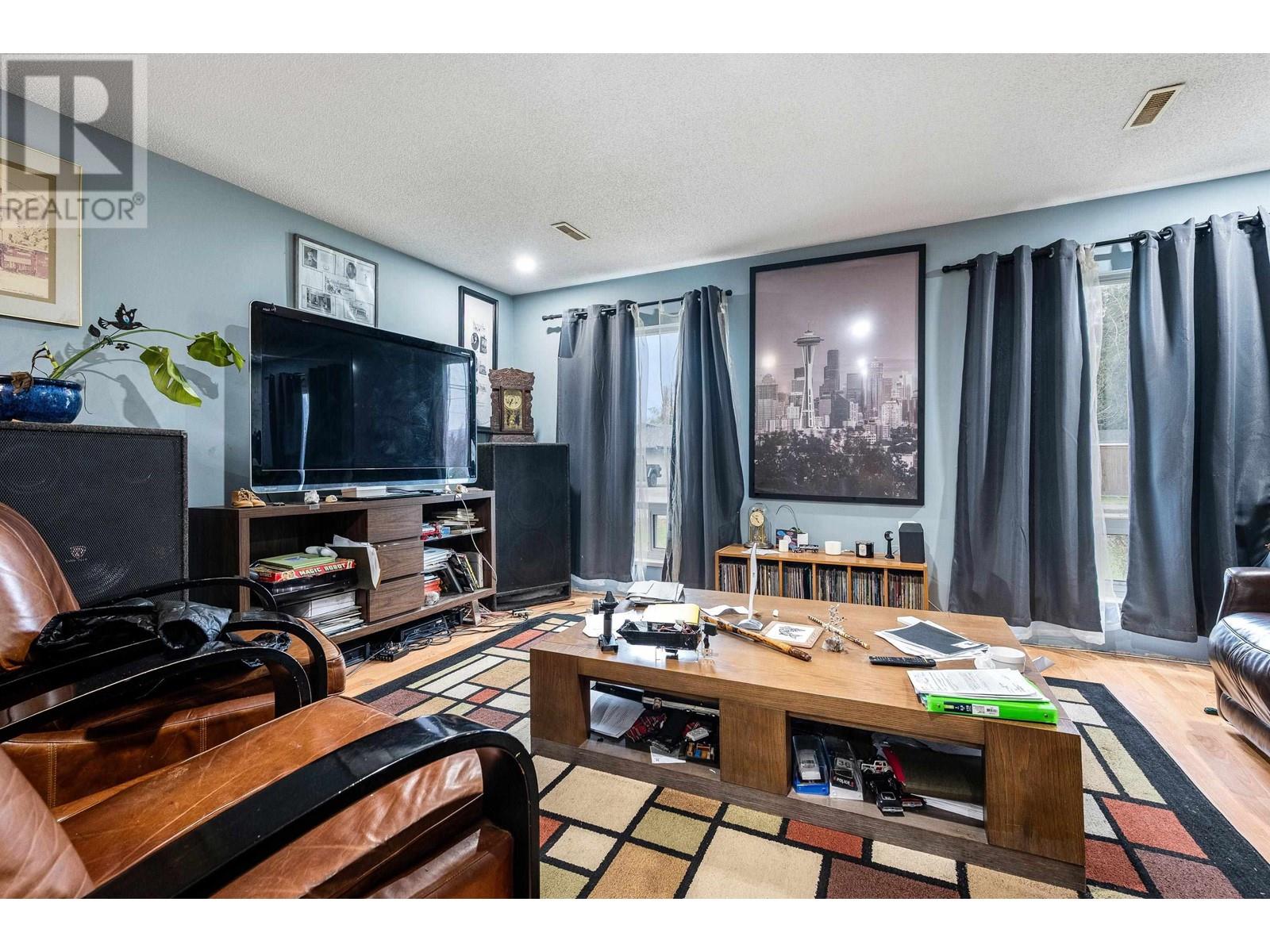 21598 Spring Avenue, Maple Ridge, British Columbia  V4R 2K6 - Photo 5 - R2980516