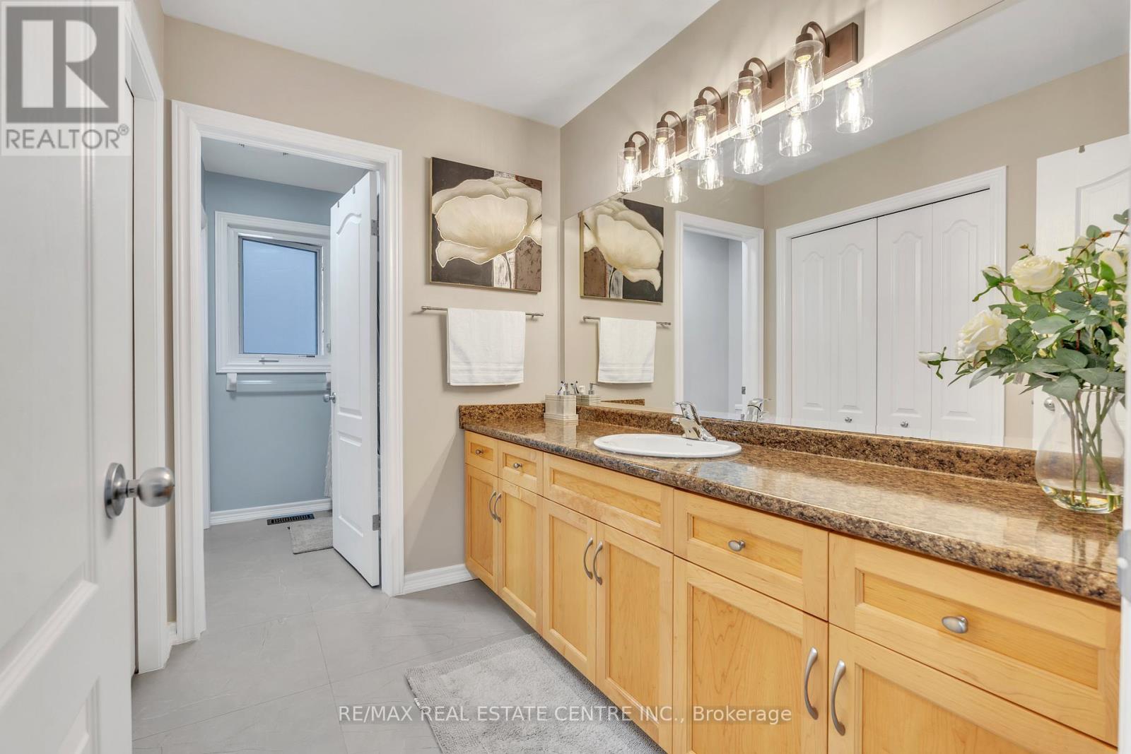 48 Isaiah Drive W, Kitchener, Ontario  N2E 0B2 - Photo 25 - X12033209