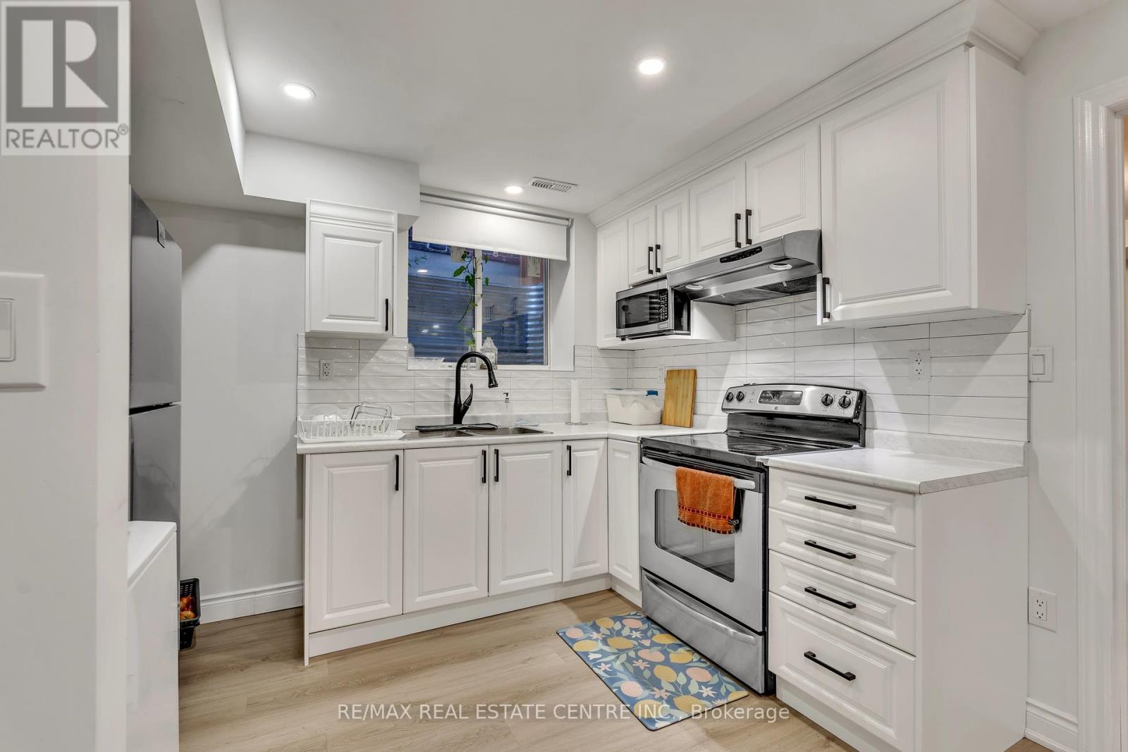 48 Isaiah Drive W, Kitchener, Ontario  N2E 0B2 - Photo 34 - X12033209